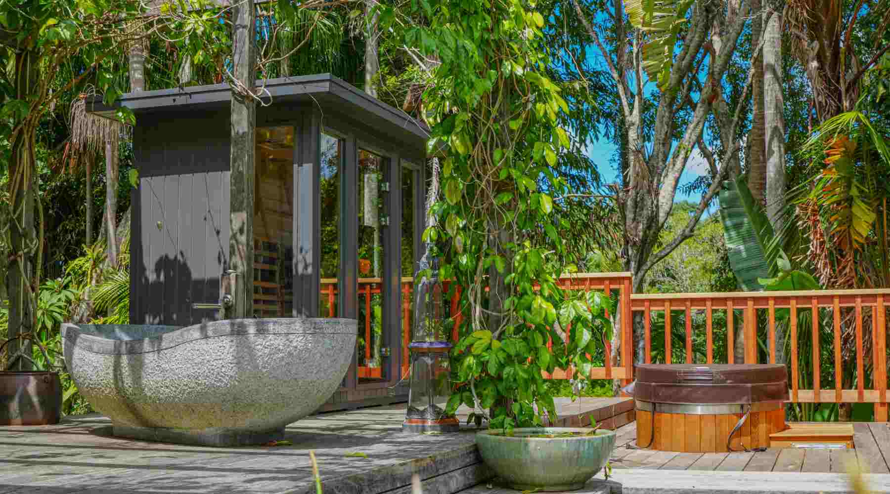 Indoor Saunas Vs. Outdoor Saunas: Which is Best?